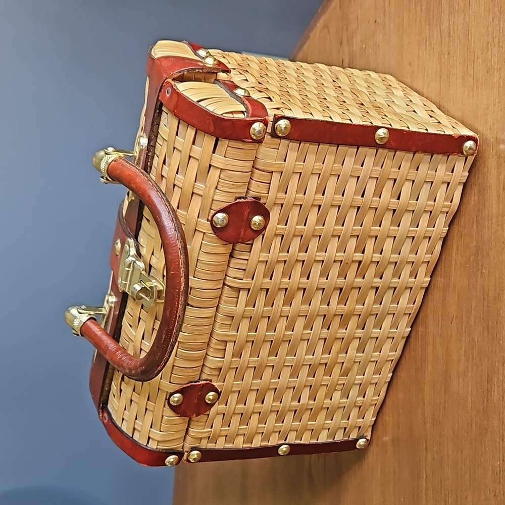 Vintage 1960s Hong Kong woven handbag